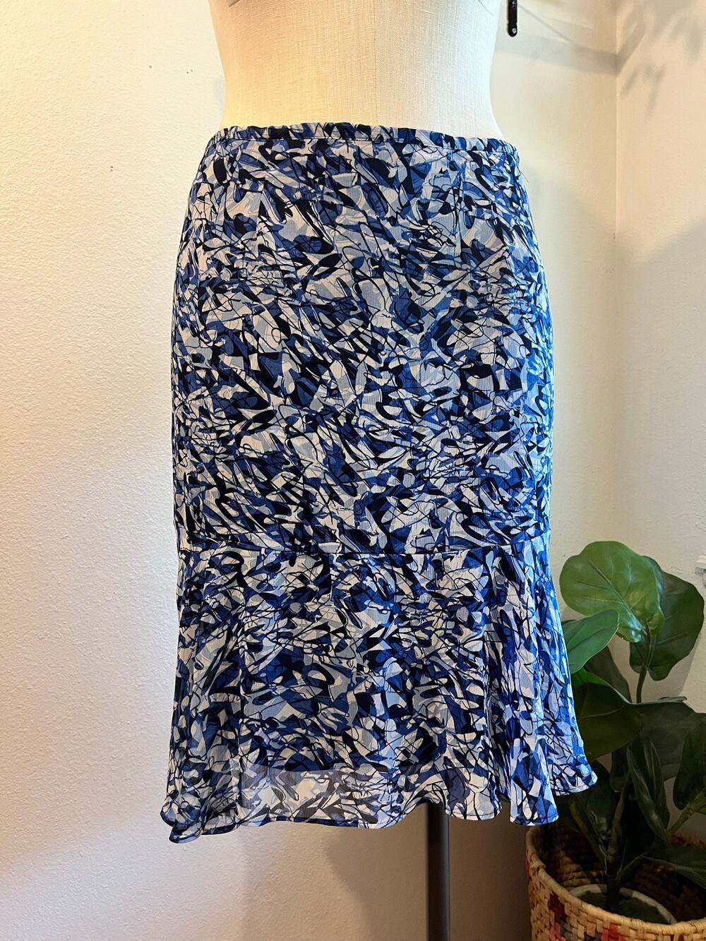 Courtenay Y2K Blue Printed Ruffled Midi Skirt Size 16 Elastic Waist 2000s
